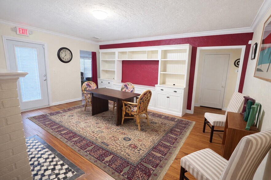 More Photos Of 1002 NE 1st St, Pompano Beach Office For Lease