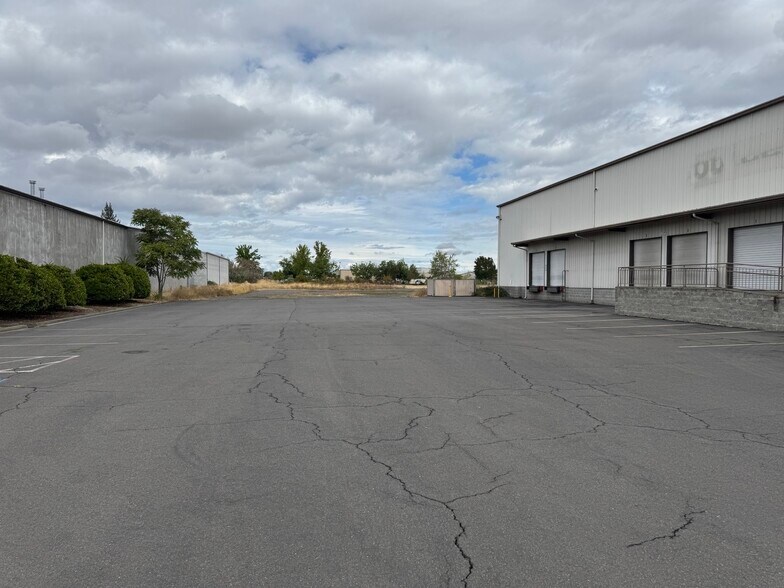 More Photos Of 1165 Fisher Ave, Medford Warehouse For Lease