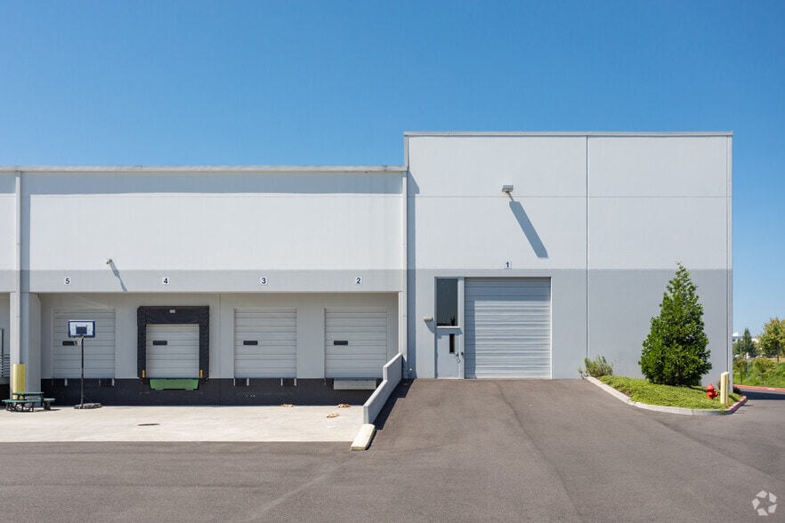 More Photos Of 6520-6650 NE Mt St Helens Ave, Portland Distribution For Lease