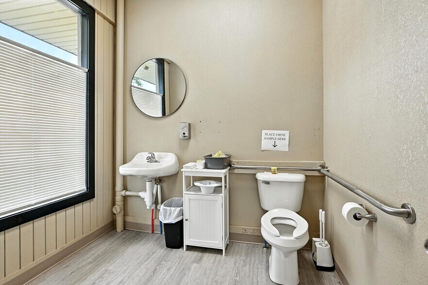 More Photos Of 110-114 W Grand River Ave, Webberville Storefront Retail Residential For Sale