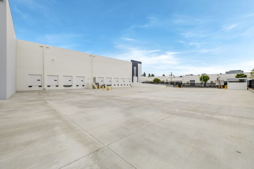 More Photos Of 11311 Western Ave, Garden Grove Manufacturing For Lease