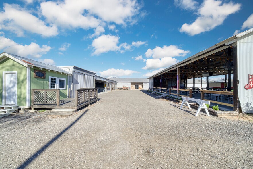 More Photos Of 710 S May St, Madisonville General Retail For Sale