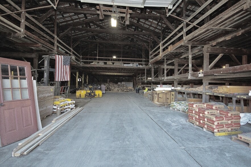 More Photos Of 24 Sands Station Rd, Middletown Freestanding For Sale