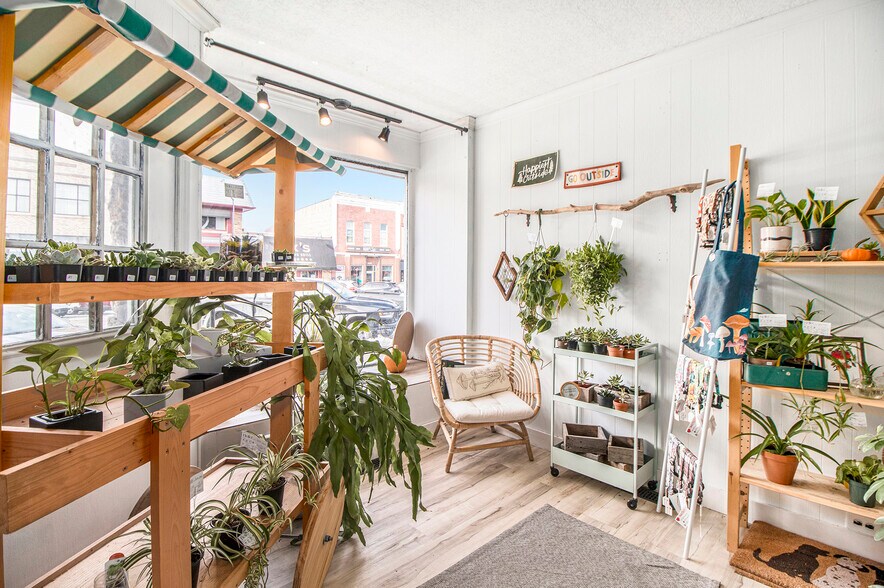 More Photos Of 100-104 N Main St, Crown Point Storefront Retail Residential For Sale