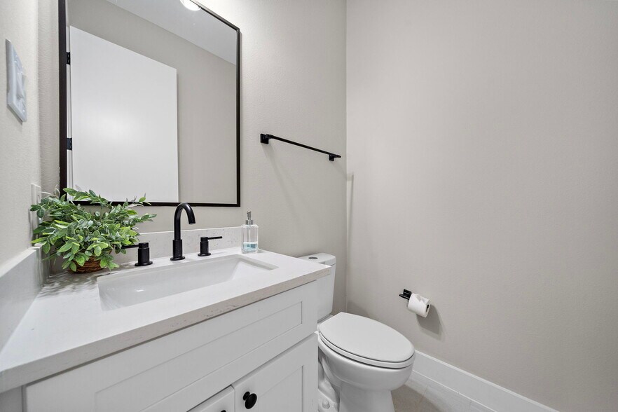 More Photos Of 11 Wellford St, Houston Apartments For Sale