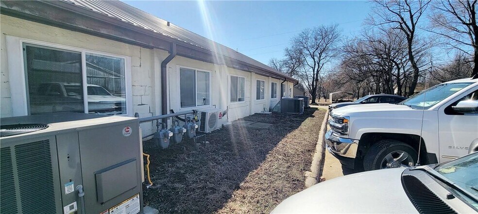 More Photos Of 600 E Mary St, Yates Center Apartments For Sale