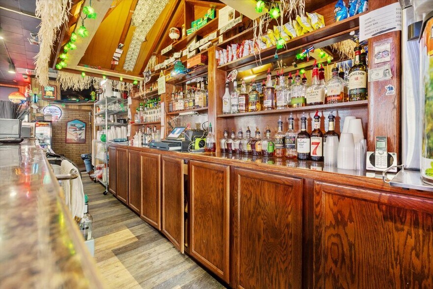 More Photos Of 1034 8th St, Onawa Bar For Sale