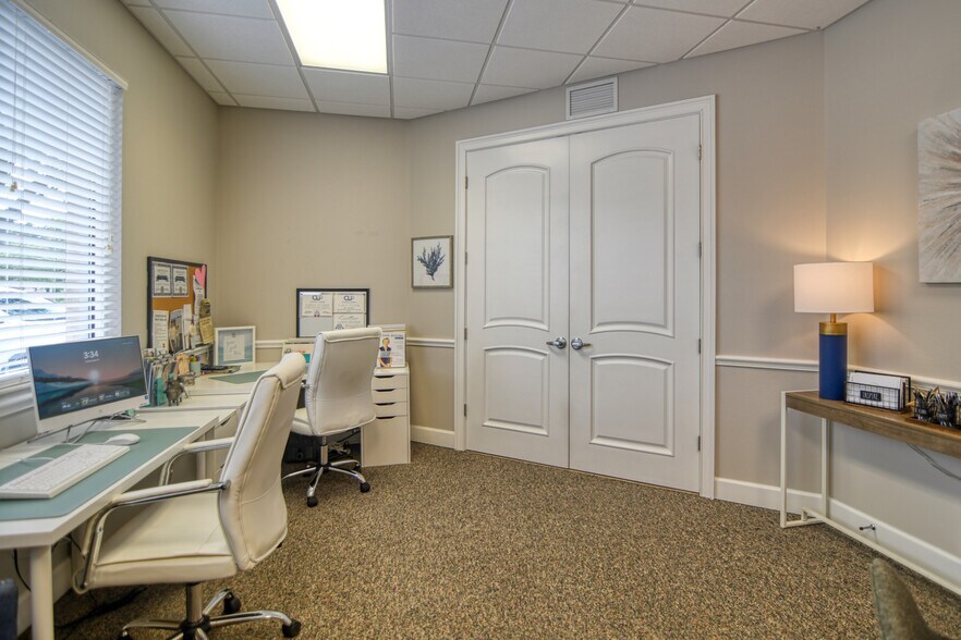 More Photos Of 5245 Office Park Blvd, Bradenton Office For Sale