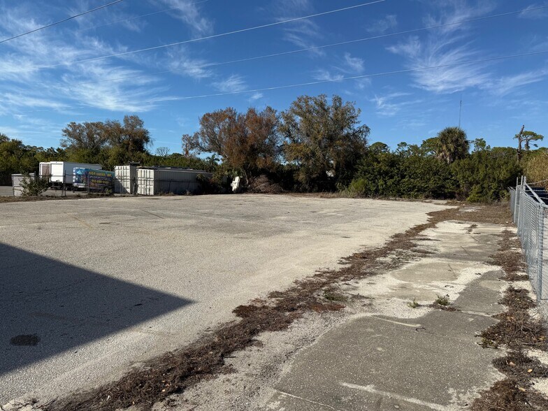 More Photos Of 174 Rich St, Venice Warehouse For Sale