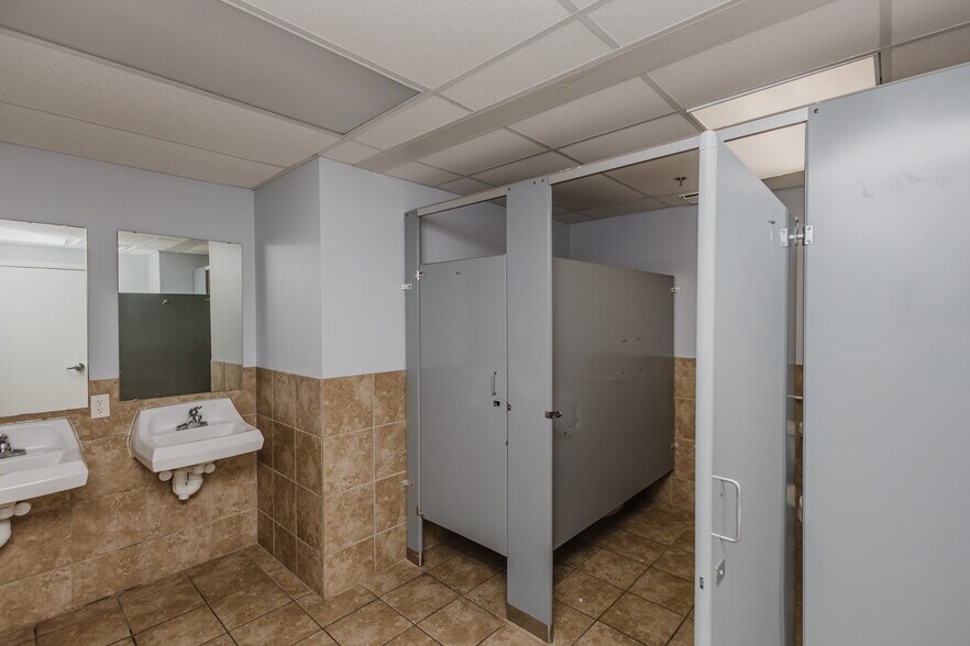 More Photos Of 724 N Main St, Newton Storefront For Sale