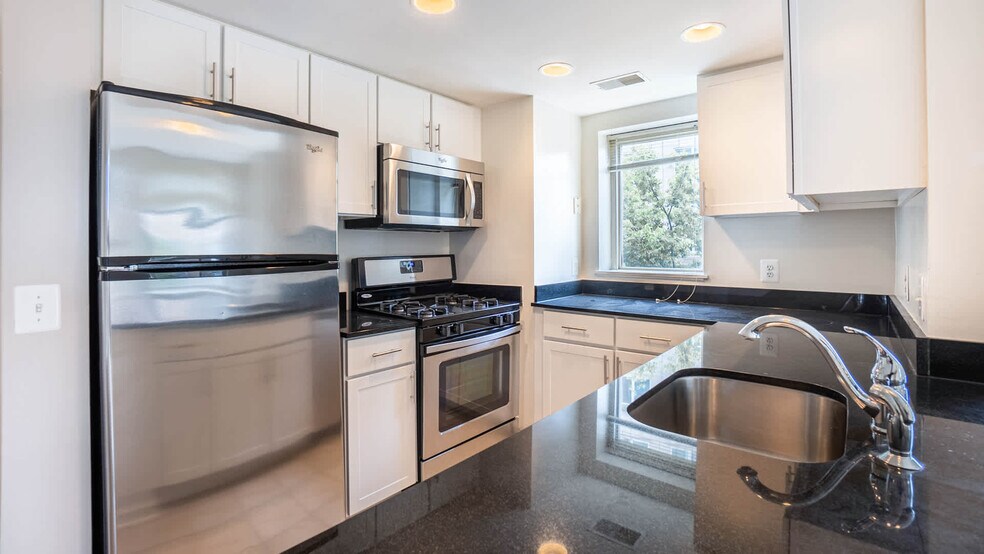 More Photos Of 901 N Nelson St, Arlington Apartments For Lease