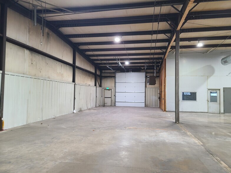 More Photos Of 7007 Trafalgar St, Fort Wayne Light Manufacturing For Sale