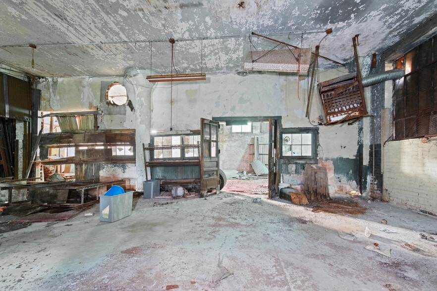 More Photos Of 3201 Locust St, Saint Louis Industrial For Sale