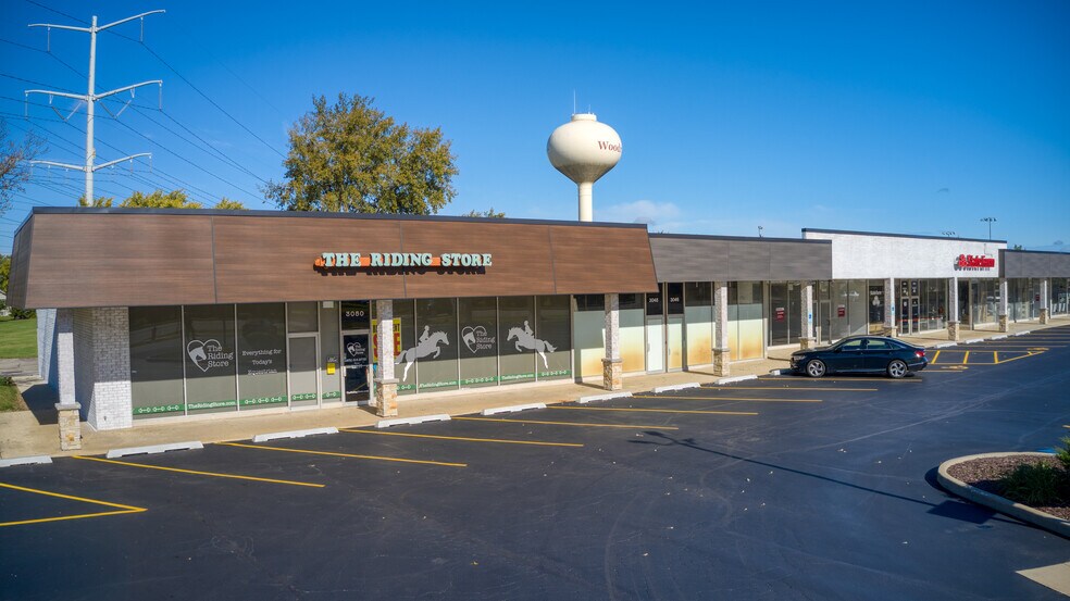 More Photos Of 3010-3054 W Hobson Rd, Woodridge General Retail For Lease