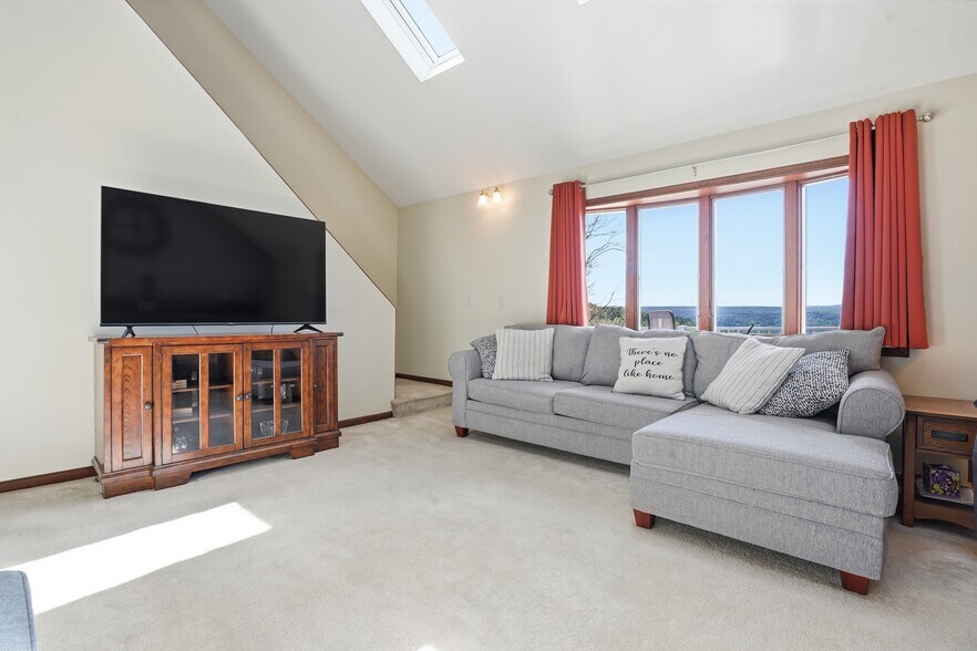 More Photos Of 120 Milford Hill Ln, Milford Flex For Sale
