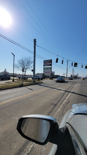 More Photos Of 808-908 W Maple St, Hartville General Retail For Lease