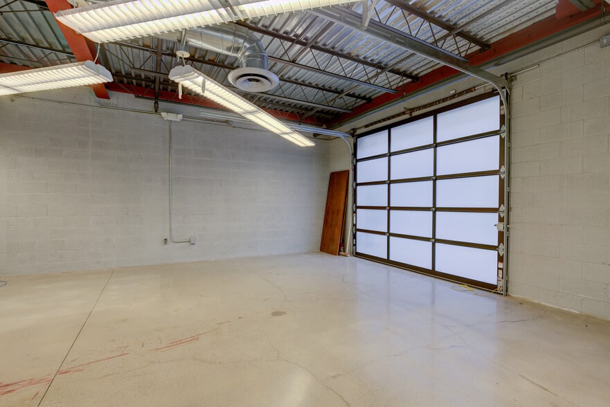 More Photos Of 130 Lomita St, El Segundo Research And Development For Lease