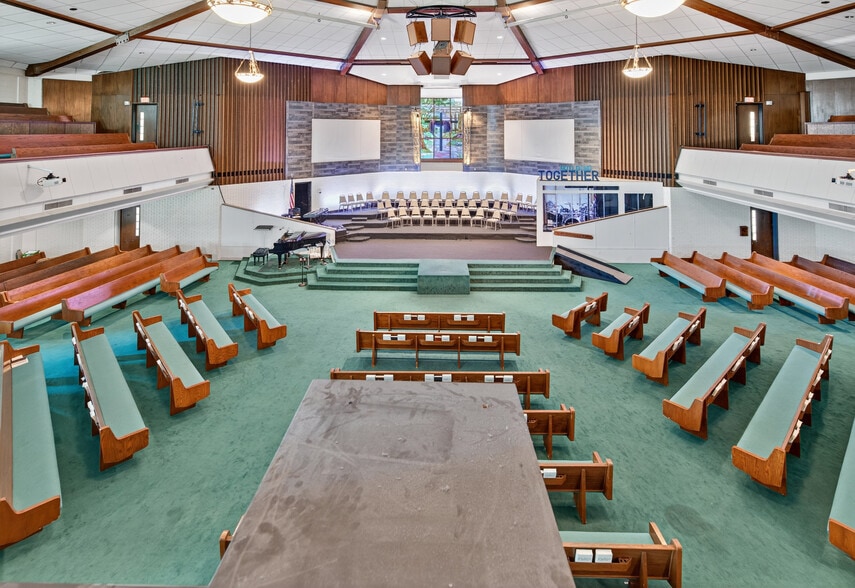 More Photos Of 147 E Hurst Blvd, Hurst Religious Facility For Sale