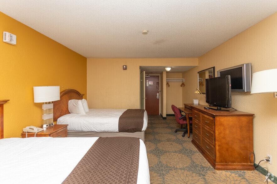 More Photos Of 1800 Miami St, Toledo Hotel For Sale