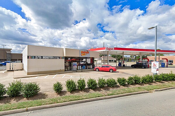 Primary Photo Of 255 S Dowlen Rd, Beaumont Service Station For Sale