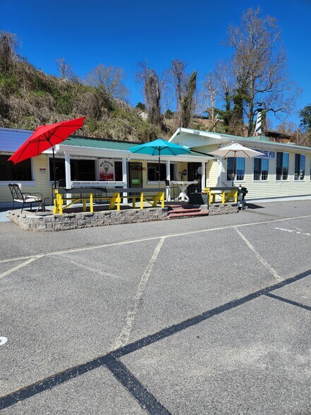 More Photos Of 6706 Limbaugh Ln, Hickory Marina For Sale