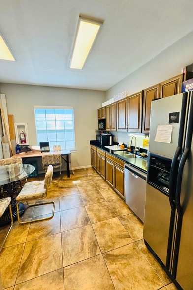 More Photos Of 1940 St Mary Ave, Pensacola Office For Sale