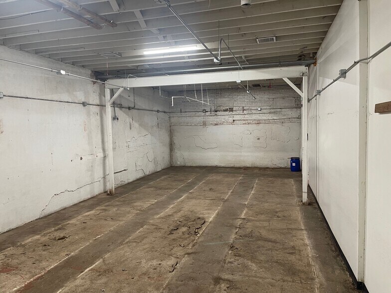 More Photos Of 1137-1141 N Western Ave, Oklahoma City Light Manufacturing For Lease