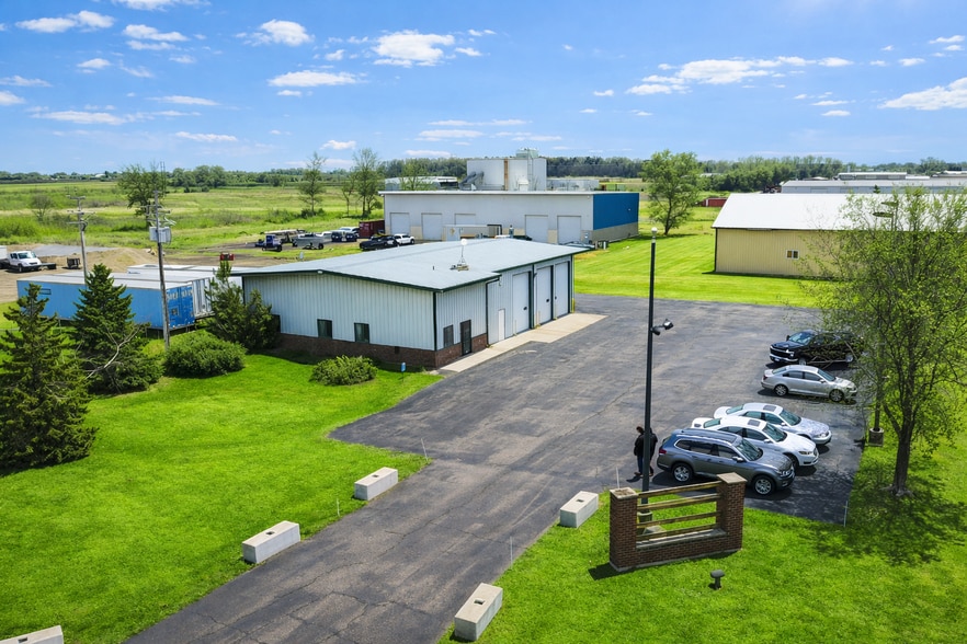 Primary Photo Of 2930 Conger Ct, Oshkosh Industrial For Sale