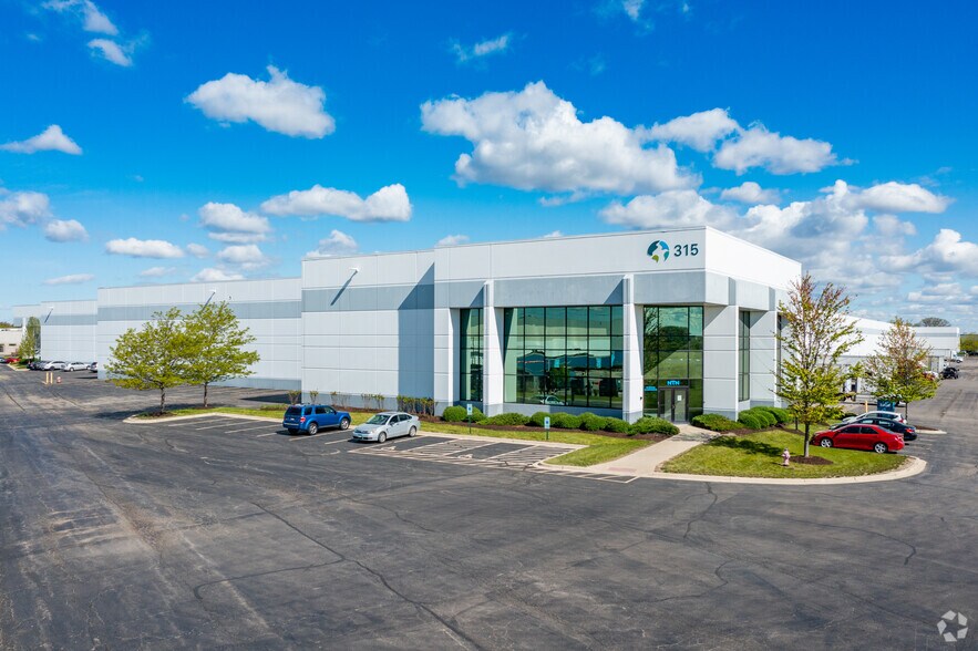 More Photos Of 305-325 Corporate Dr, Elgin Warehouse For Lease