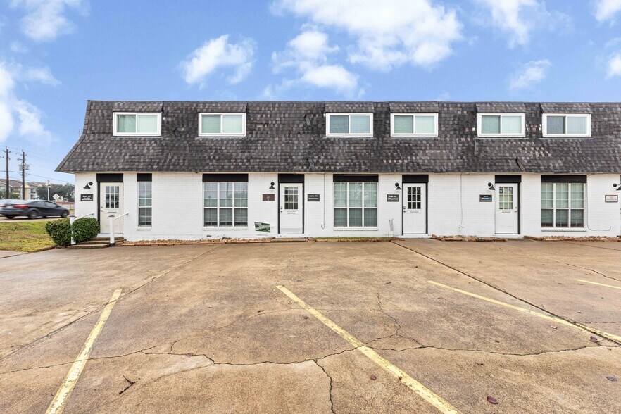 More Photos Of 2600 NASA Rd 1, Seabrook Medical For Lease