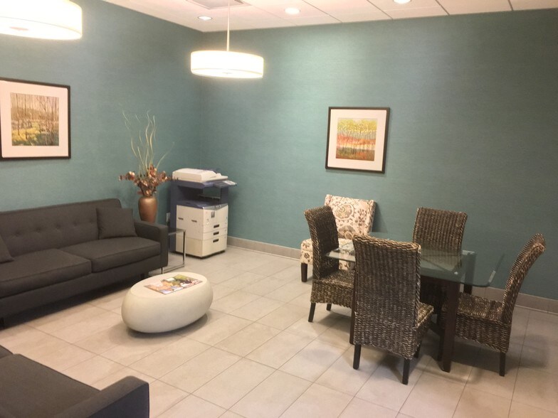 More Photos Of 500 Kings Hwy E, Fairfield Freestanding For Lease