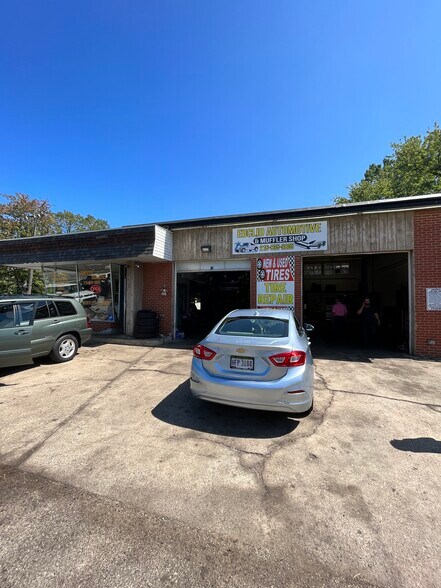More Photos Of 613 E 200th St, Cleveland Auto Repair For Sale