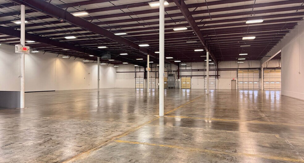 More Photos Of 8930 S 137th Cir, Omaha Warehouse For Lease