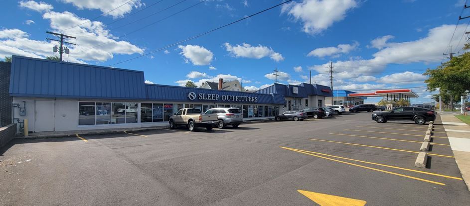 Primary Photo Of 6010-6020 Mayfield Rd, Mayfield Heights Freestanding For Lease