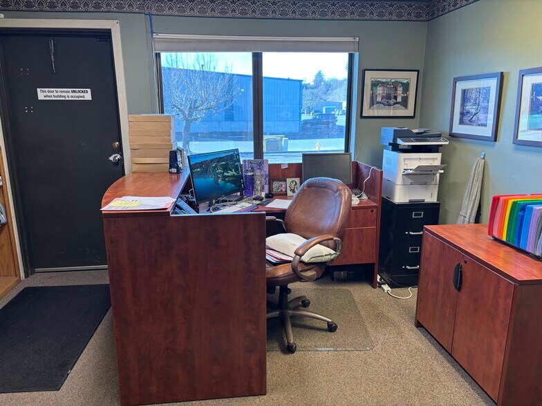 More Photos Of 9144 SE 67th Ave, Portland Warehouse For Sale