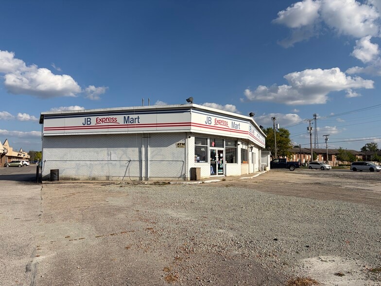 More Photos Of 290 W Hively Ave, Elkhart Convenience Store For Sale