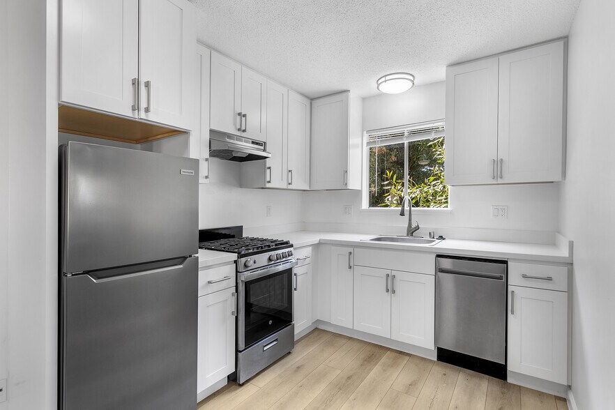 More Photos Of 671 Vernon St, Oakland Apartments For Sale