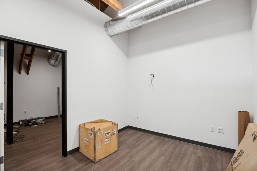 More Photos Of 1000 Calcot Pl, Oakland Warehouse For Lease