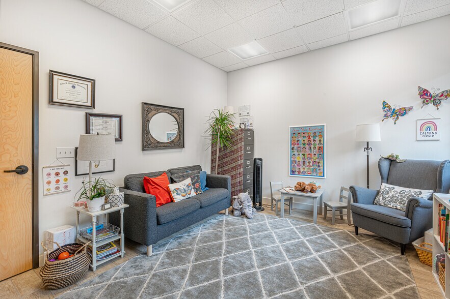 More Photos Of 4865 Old Redwood Hwy, Santa Rosa Office For Lease