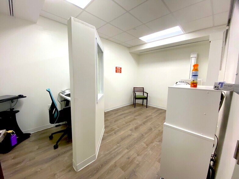 More Photos Of 1105-1129 Saxon Blvd, Orange City Office For Sale