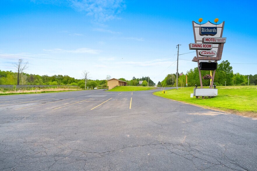 More Photos Of W11466 US Hwy 8, Dunbar Restaurant For Sale