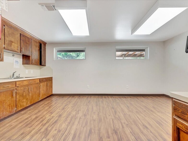 More Photos Of 1702 E Denman Ave, Lufkin Medical For Lease