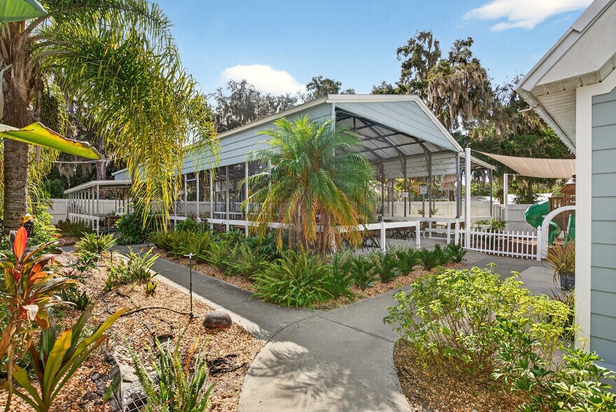 More Photos Of 765 3rd Ave, Welaka Restaurant For Sale