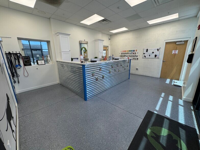 More Photos Of 6327 W Crimson View Dr, South Jordan Veterinarian Kennel For Sale