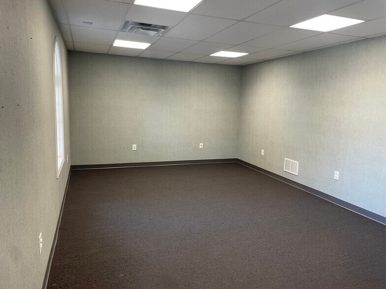 More Photos Of 2141 Eastview Pky, Conyers Office For Sale