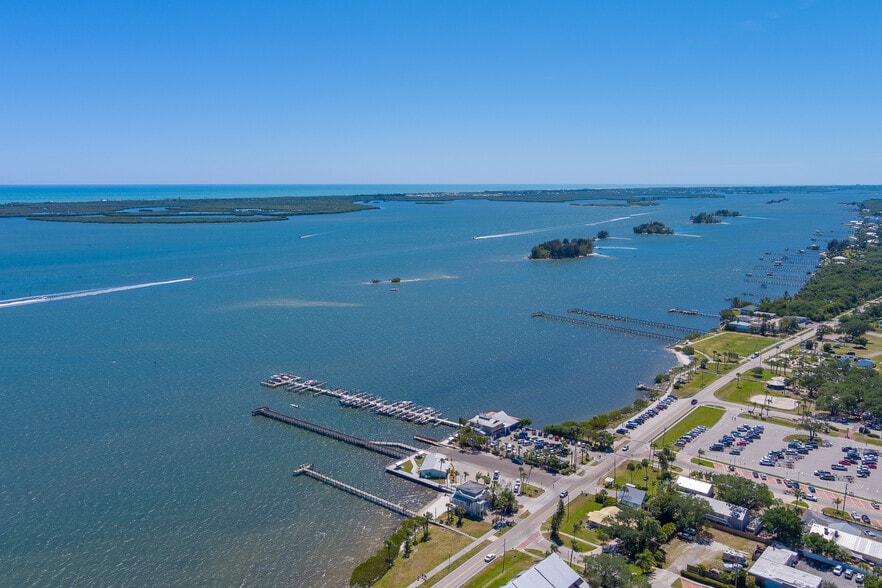 More Photos Of 806 Indian River Dr, Sebastian Marina For Sale