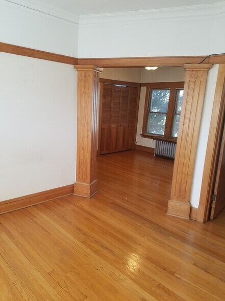 More Photos Of 1942 Elmwood Ave, Berwyn Apartments For Sale