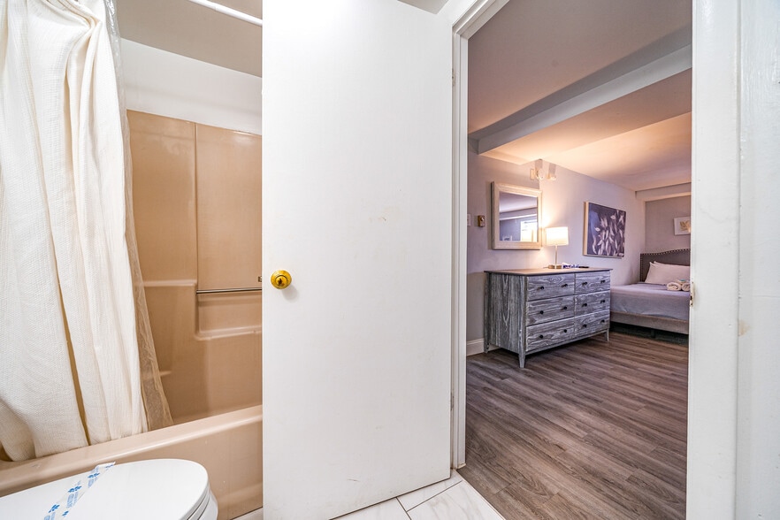 More Photos Of 617 E 8th St, Ocean City Hotel For Sale