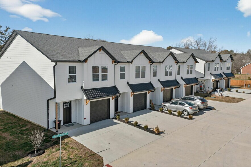 More Photos Of 1763 Strawberry Meadows Way, Knoxville Apartments For Sale