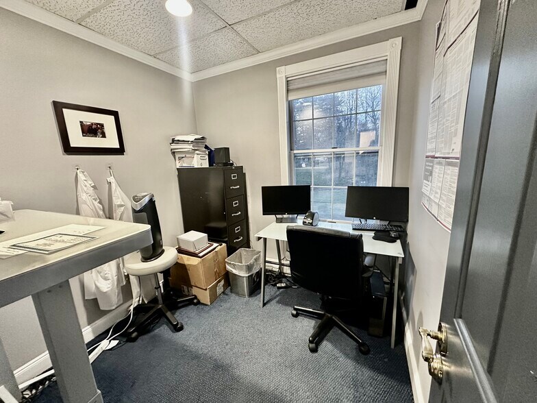 More Photos Of 40 E Putnam Ave, Cos Cob Medical For Lease